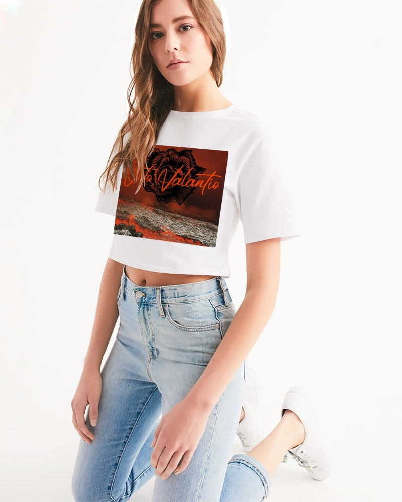 QuitoValantio!"Mandarin lava collection" Women's Cropped Tee
